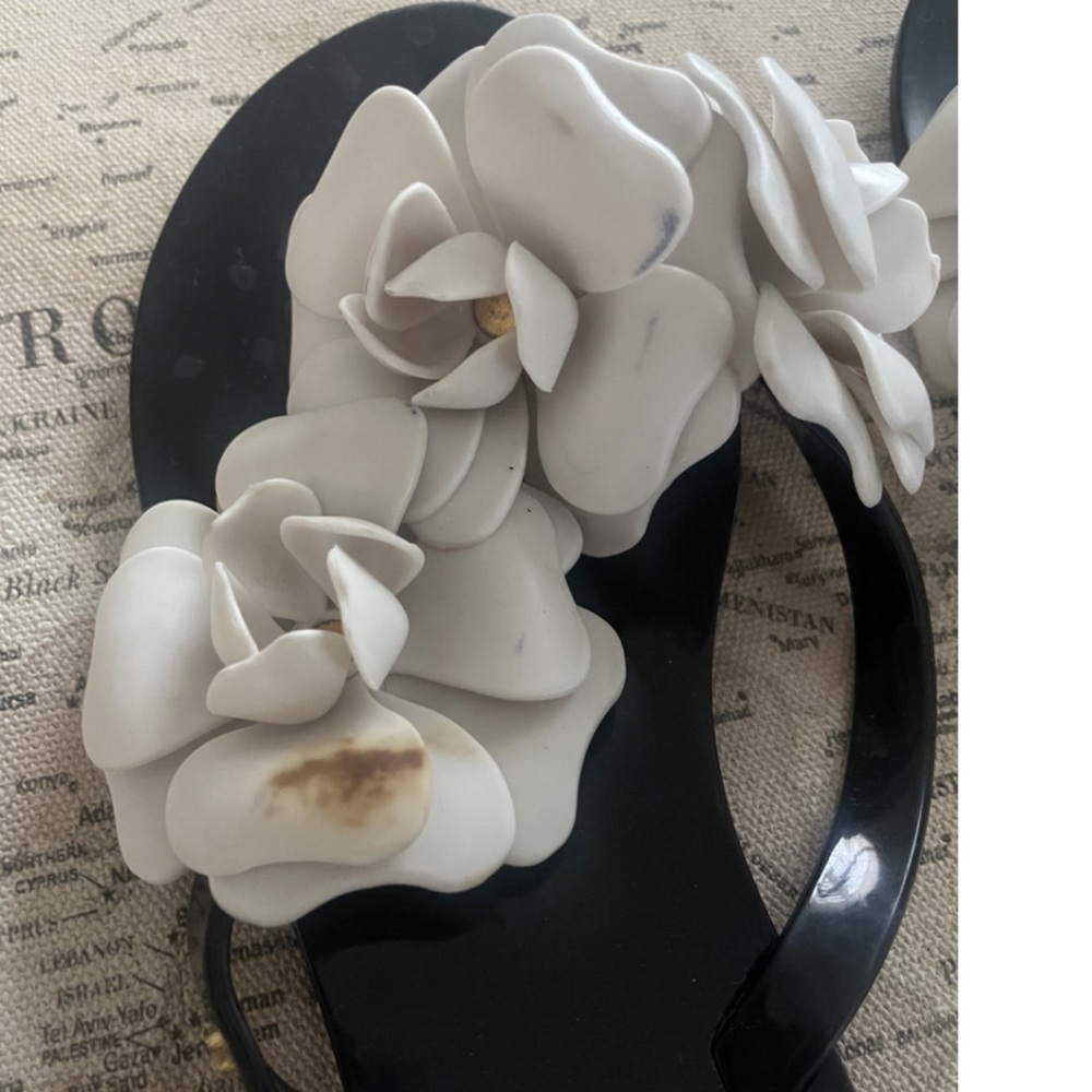 Mini Melissa Jelly Flip Flops Size 7.5 Black With White Flowers - Picture 3 of 6